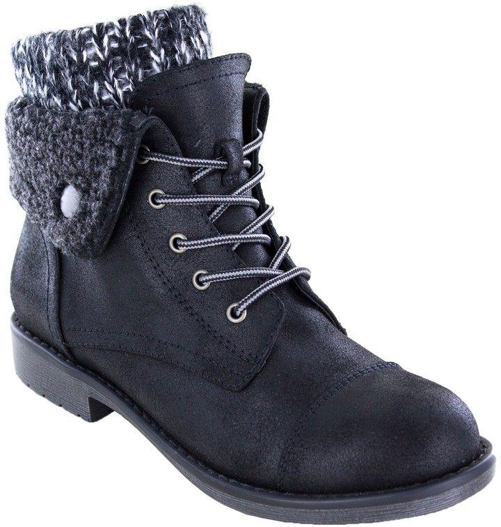 cliffs by white mountain hiking boots