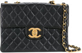 Chanel Vintage sac porté épaule Jumbo