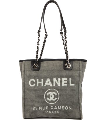 Chanel Women's Gray Shoulder Bags