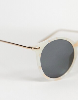 ASOS DESIGN frame round sunglasses with metal arms in pearlise finish - WHITE