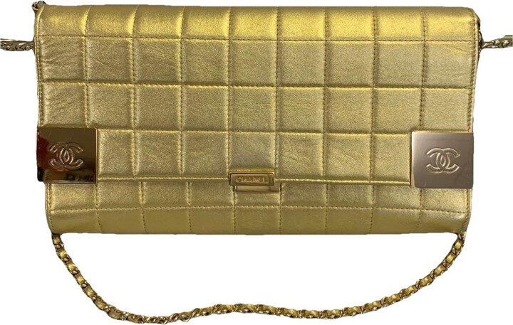 Timeless Chanel limited edition medium Clutch bag iridescent gold leather  with gold chain Golden ref.899929 - Joli Closet