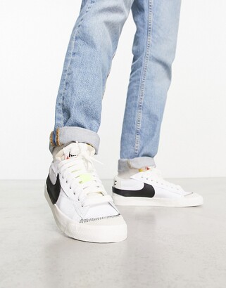 nike blazer 77 low on feet