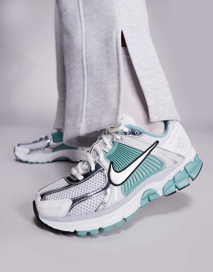 Nike Zoom Vomero 5 sneakers in white and gray
