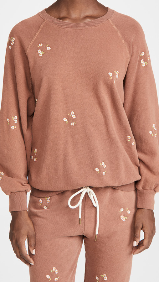 the great daisy sweatshirt