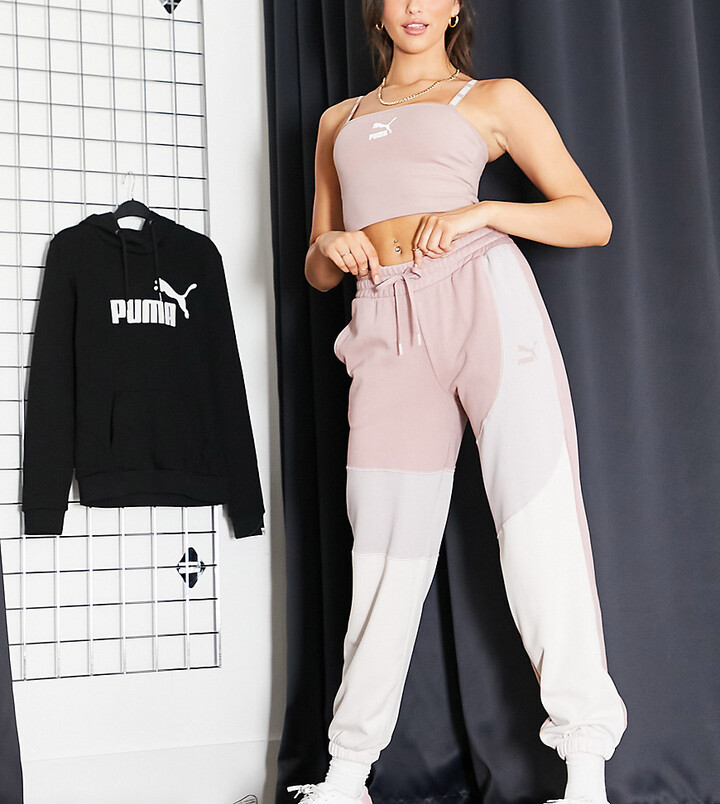 Saks Woods Ekspedient Puma convey oversized sweatpants in pink color block Exclusive to ASOS -  ShopStyle Activewear Pants