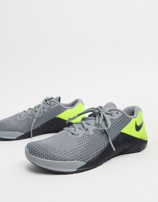 Nike Training Metcon 5 sneakers in grey and green