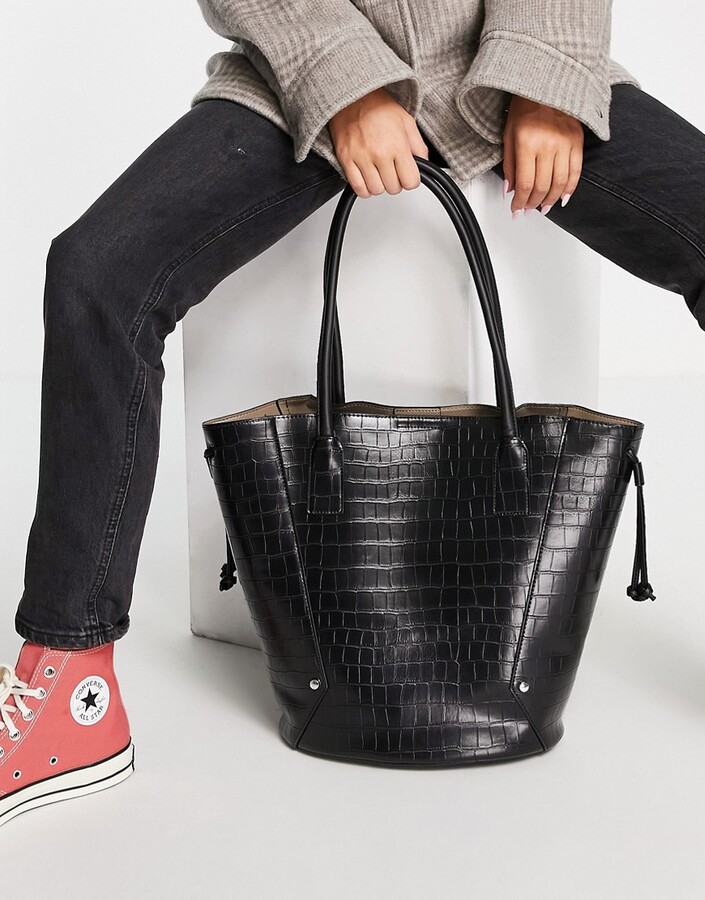 black leather structured handbolsa