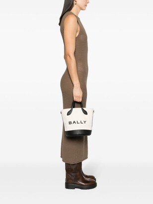 トートバッグ BALLY FW23 Ivory canvas Bar bucket bag (WAU00ZCV034 I182O) Bally Bar canvas bucket bag - ShopStyle