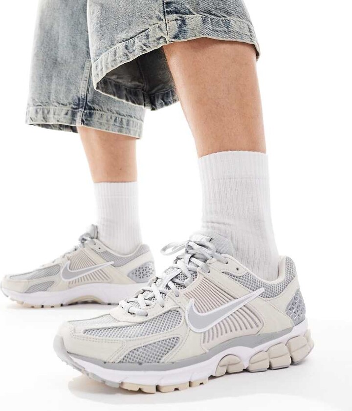 Nike Zoom Vomero 5 sneakers in brown & gray