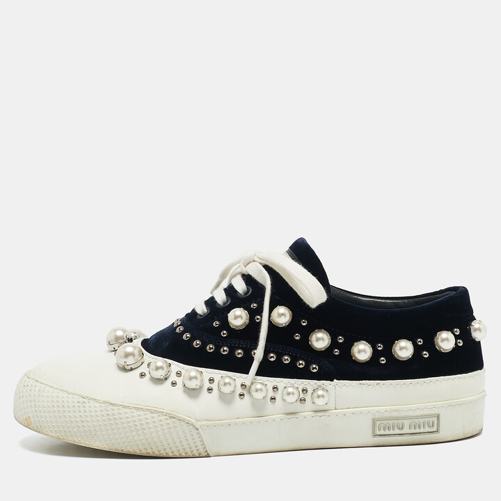 Miu Miu Navy Blue/White Velvet Faux Pearl Embellished Low Top Sneakers Size 39