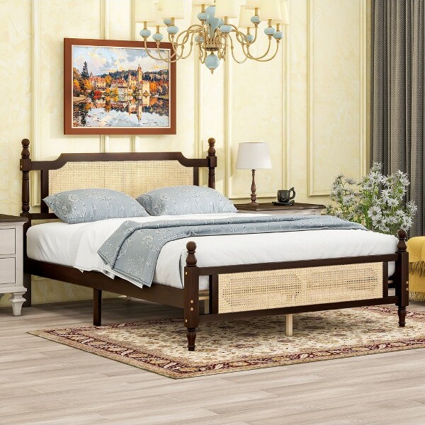 TiramisuBestQueenPinewoodenBedwithRattanHeadboardandFootboardwithCentralEnhancedBedPlatform
