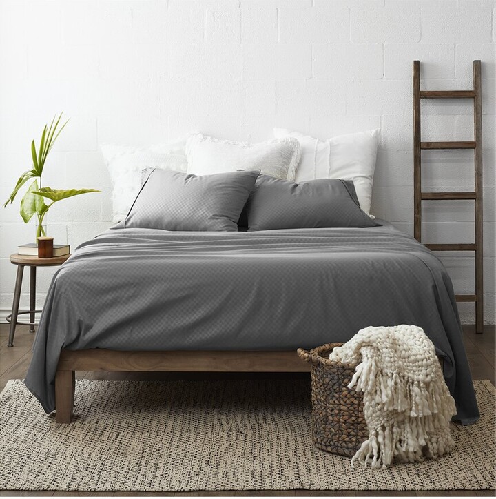 Home Collection Premium Checkered Embossed 4pc Bed Sheet Set