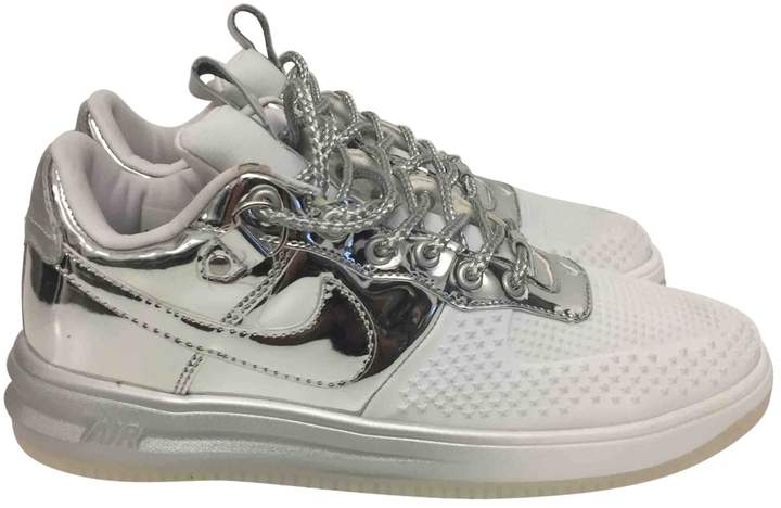 silver trainers nike