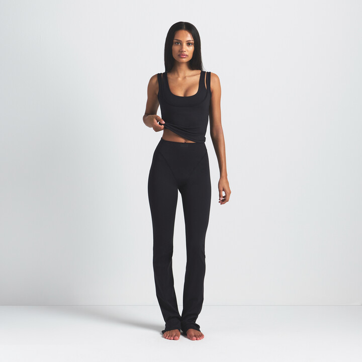 Nike Women's SKIMS Matte High-Waisted V-Panel Straight Leggings in Black | PTLEG8619W-OBD