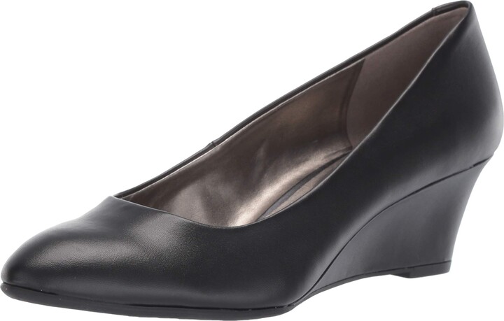 bandolino tuvonna wedge pump