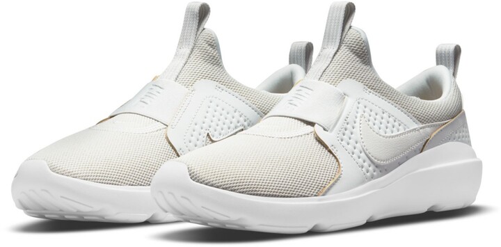 nike women's walking shoes