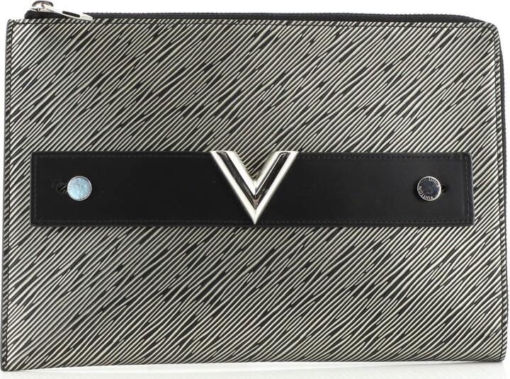 Louis Vuitton Essentials V Pochette