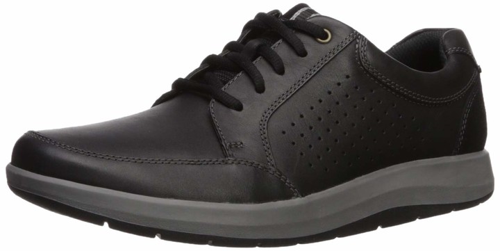 clarks waterproof mens shoes