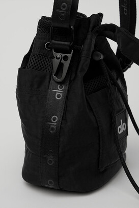 https://img.shopstyle-cdn.com/sim/63/01/6301d351f63ed73bdd0561b1f94caafa_xlarge/alo-yoga-cross-body-bucket-bag-in-black.jpg