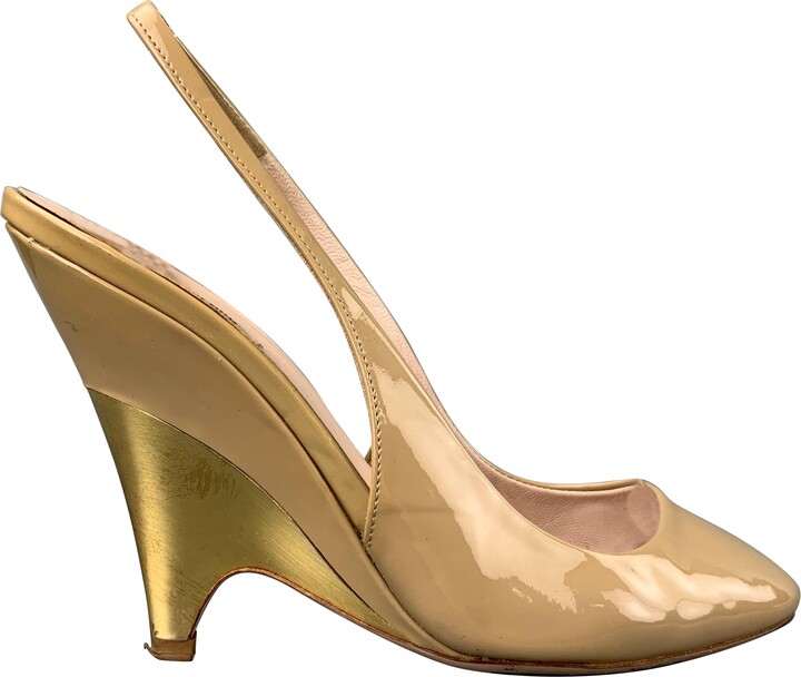 Miu Miu Size 5.5 Beige & Gold Patent Leather Pumps
