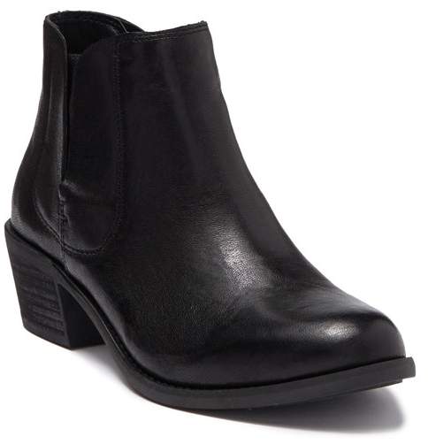 me too zasper chelsea boot