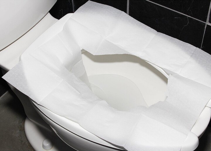 Juvale 100 Count Disposable Paper Toilet Seat Covers, Travel Size