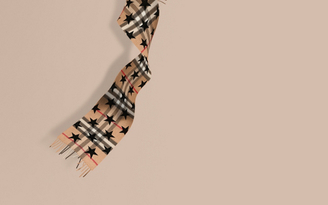 Burberry The Mini Classic Cashmere Scarf in Check with Star Print