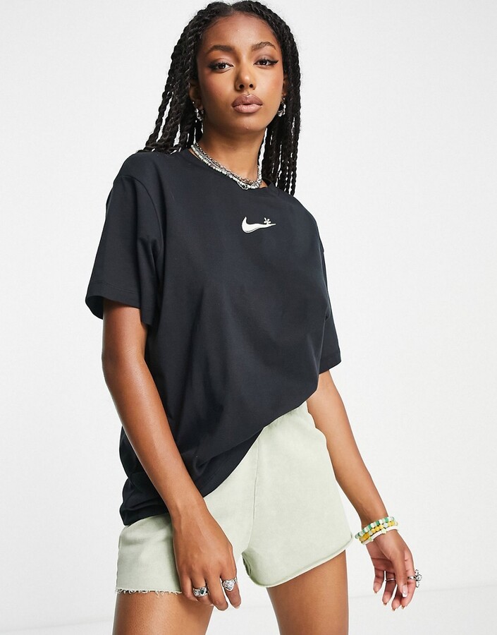 Nike Graphic boyfriend T-shirt in black - ShopStyle