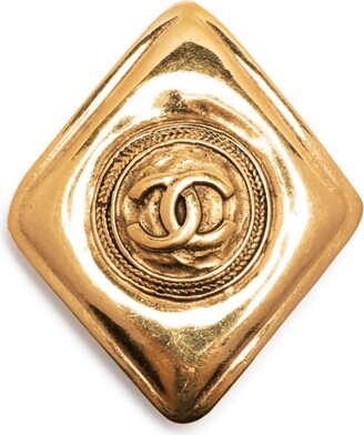 Pre-owned 1993 Cc Arrow Heart Motif Brooch In Gold