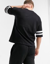 Thumbnail for your product : New Look t-shirt set with stripe detail in black