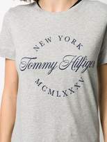 Thumbnail for your product : Tommy Hilfiger cotton logo T-shirt