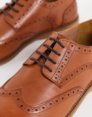 Brogue shoes in tan leather with faux crepe sole Asos Men Shoes Flat Shoes Brogues 