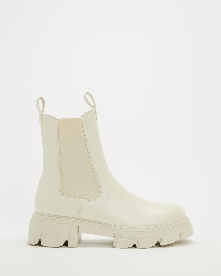 Dazie Women's Neutrals Chelsea Boots Edith Ankle Boots Size