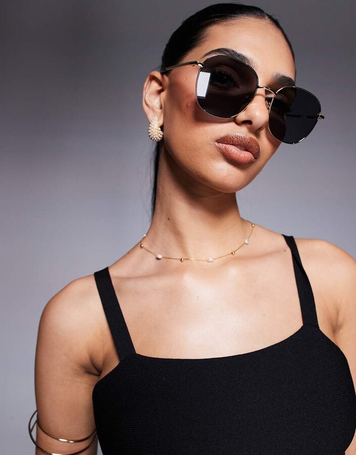 Quay Jezabell round sunglasses in gold/smoke ShopStyle