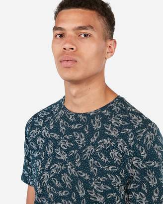 Express Dotted Leaf Print Moisture-Wicking Performance Stretch T-Shirt