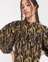 Thumbnail for your product : GHOSPELL mini dress with puff sleeves in abstract animal print plisse