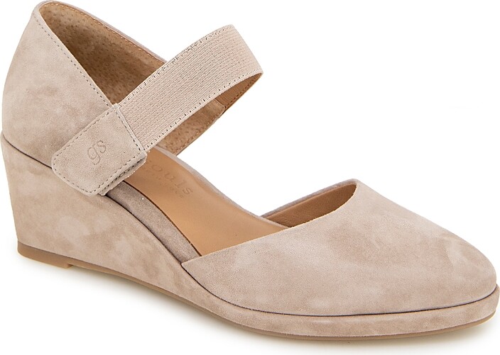 Gentle Souls by Kenneth Cole Women's Oriana Wedge Pumps