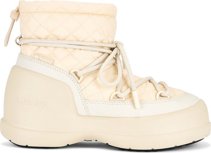 Moon Boot Mezzaluna Quilted Boot in Cream