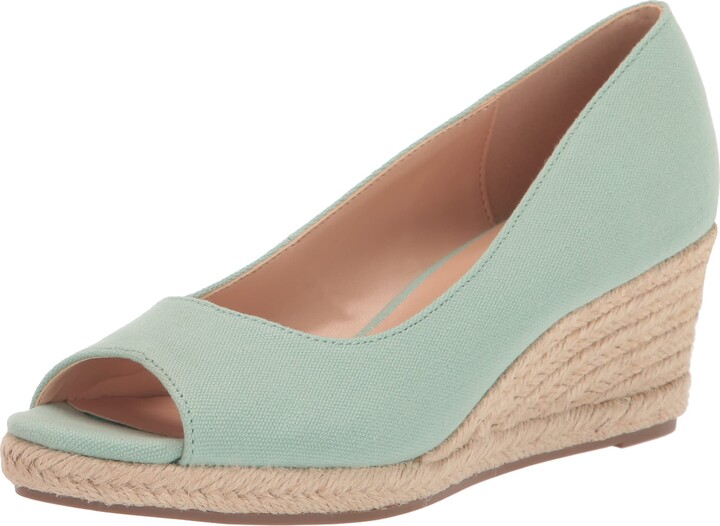 bandolino open toe heels