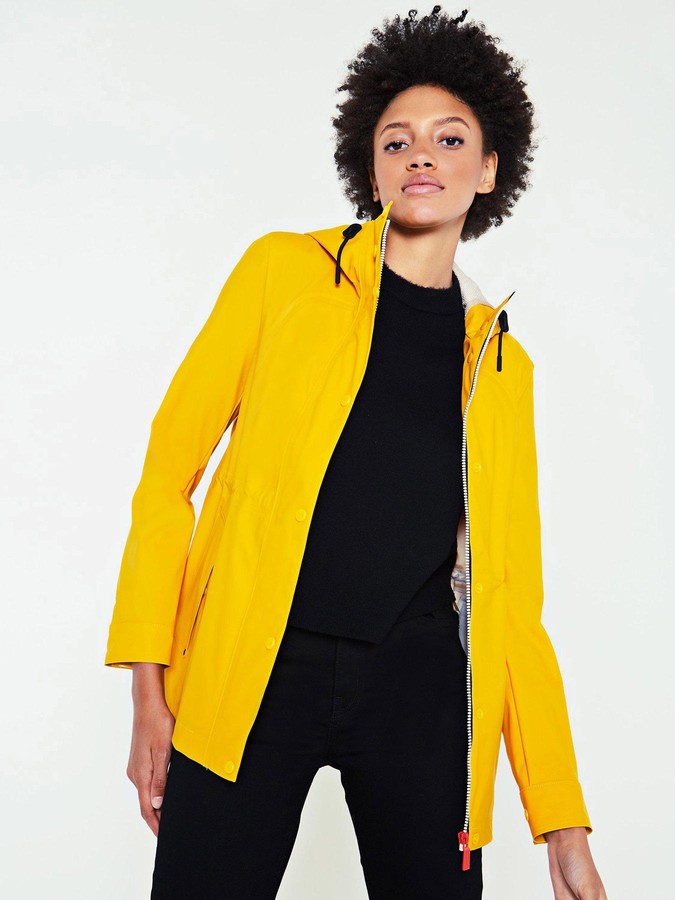 hunter raincoat yellow
