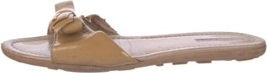 Prada Linea Rossa Patent Leather Slides Neutrals Bow Accents Size not listed, estimated from measurements.