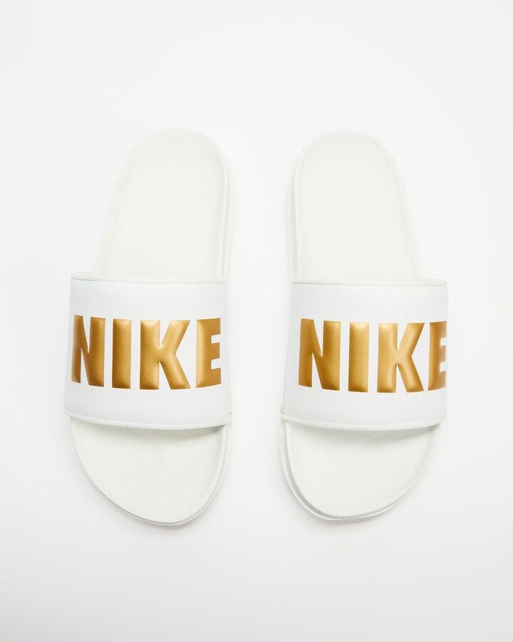 iconic nike slides