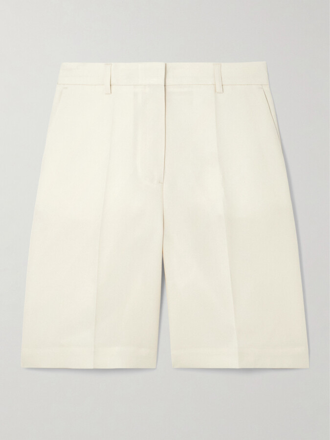 Totême Pleated Grain De Poudre Shorts - Off-white