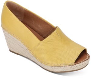 bright yellow wedges