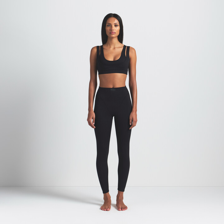 Nike Women's SKIMS Matte High-Waisted V-Line 26" Leggings in Black | BOLEG7008W-OBD
