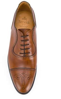 Berwick Shoes embroidered oxford shoes
