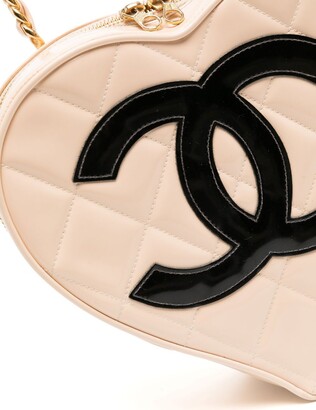 Chanel Pre Owned 1995-1996 CC Heart vanity bag - ShopStyle