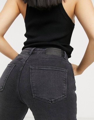 sjælden kuvert Pas på Vero Moda Petite Joana cropped mom jeans in black - ShopStyle