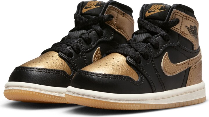 Nike Kids' Air Jordan 1 Retro High OG Basketball Sneaker
