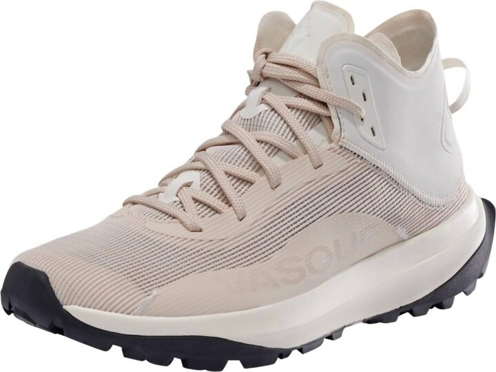 Vasque Women'S Here Hiking Boots - Medium In Peyote (7271)